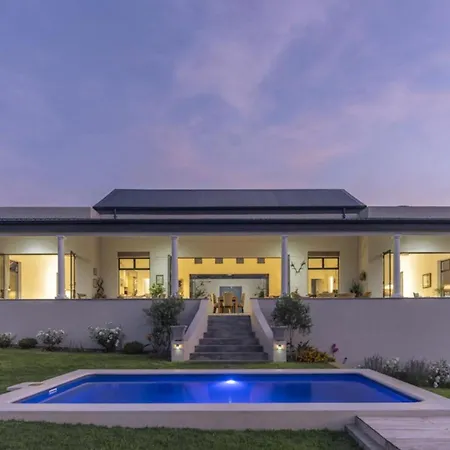Magnifik Montagu Villa Exterior photo
